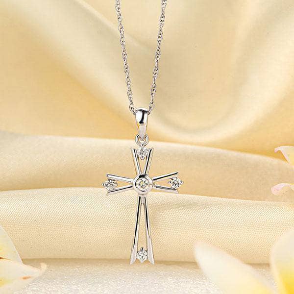 Zancan white gold necklace with cross and diamonds.